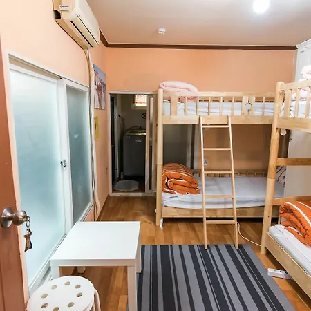 Jinho'S Black Whale Guest House & Bar